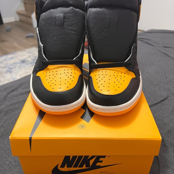 Jordan 1’s yellow toe high top - Picture 5 of 6